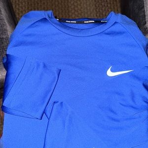 Nike Men’s Small new w/o tags swim shirt